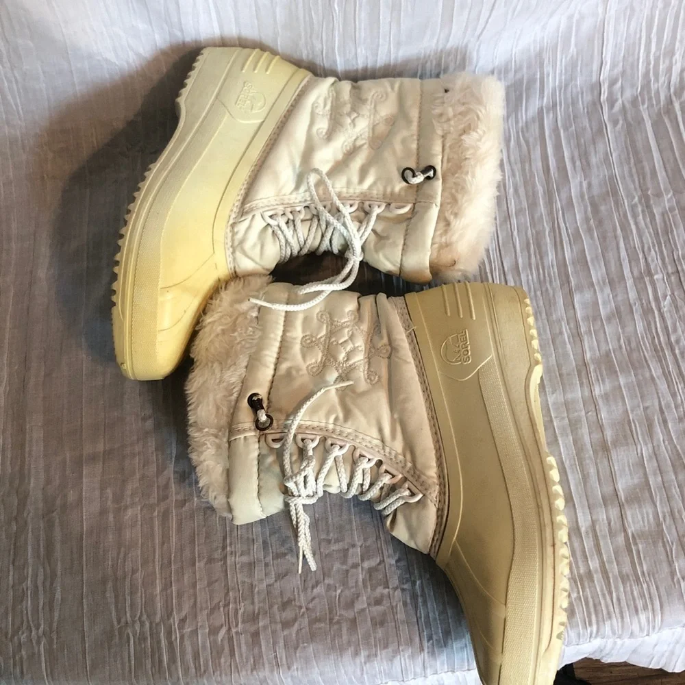 SOREL size 8 cream thick rubber sturdy waterproof winter outdoor boots